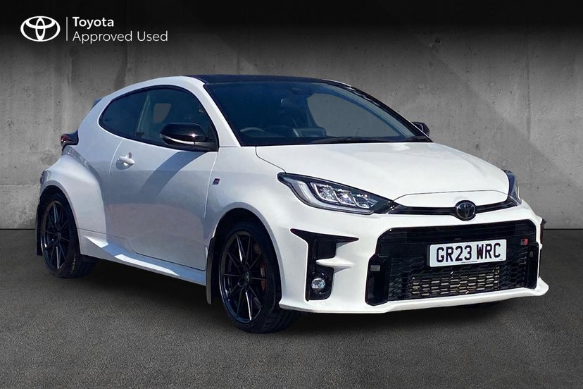 Toyota Yaris listing photo