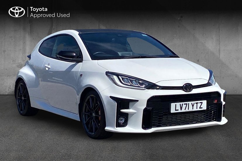 Toyota Yaris dealer public-web source image
