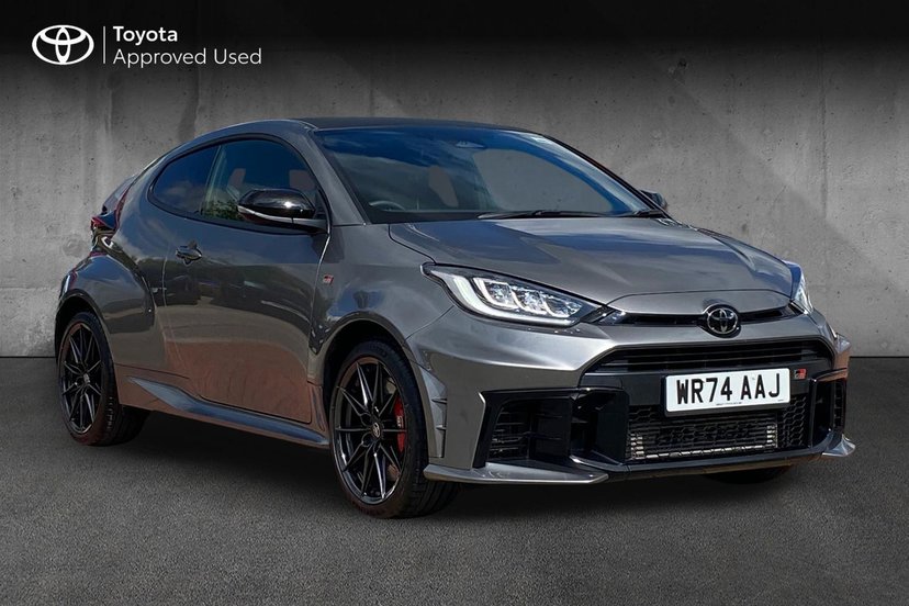 Toyota Yaris listing photo