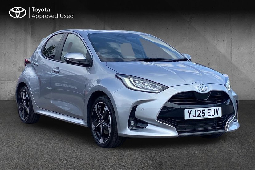 Toyota Yaris listing photo