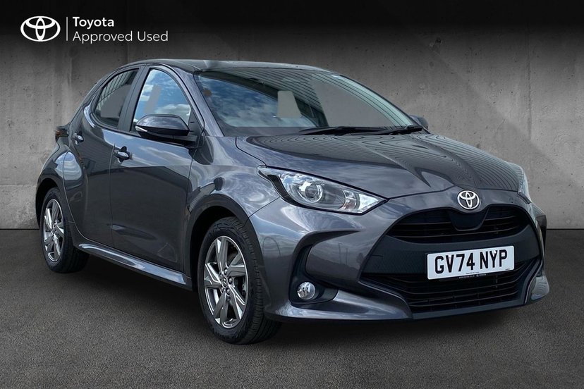 Toyota Yaris listing photo