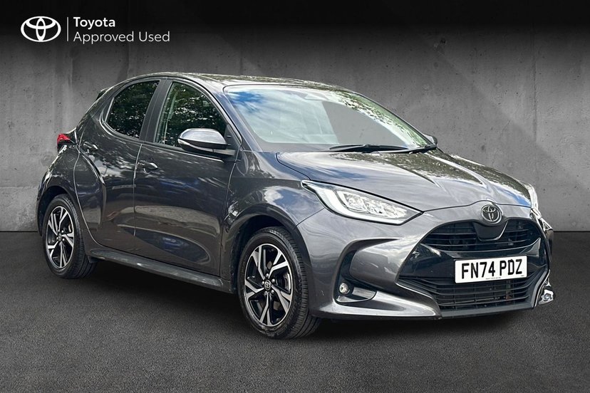 Toyota Yaris listing photo