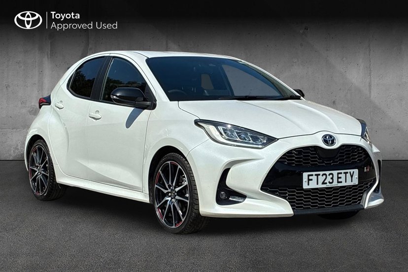 Toyota Yaris dealer public-web source image
