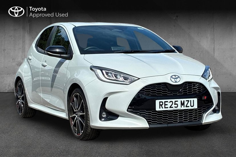 Toyota Yaris listing photo
