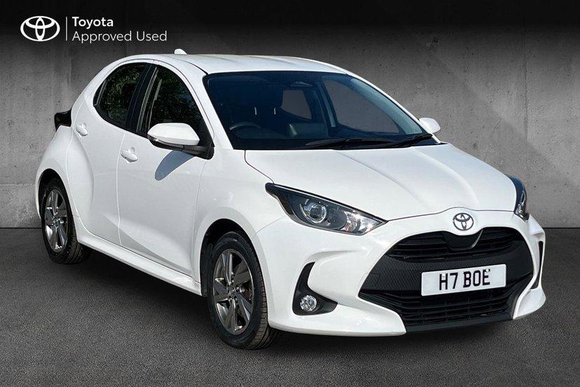 Toyota Yaris listing photo