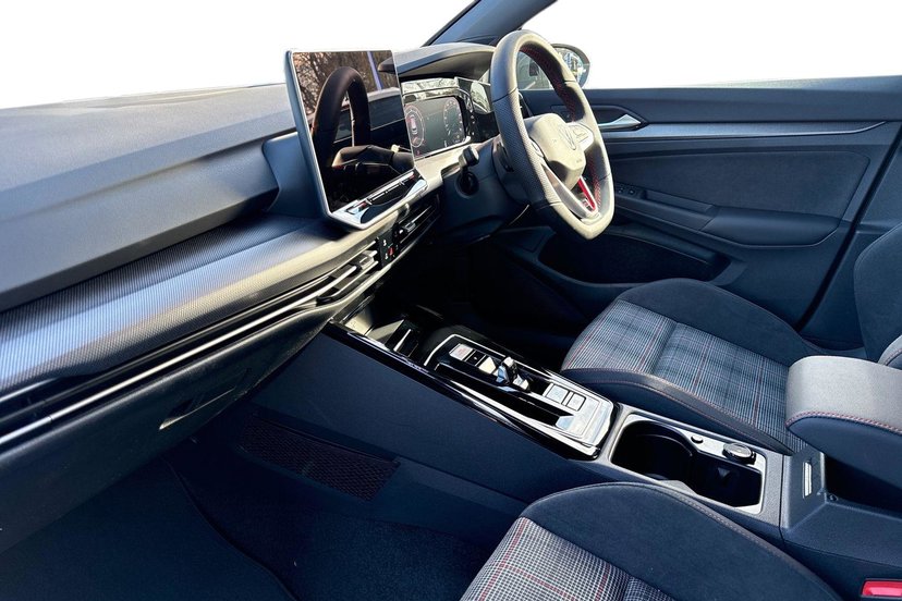 2026 Volkswagen Golf thumbnail 3