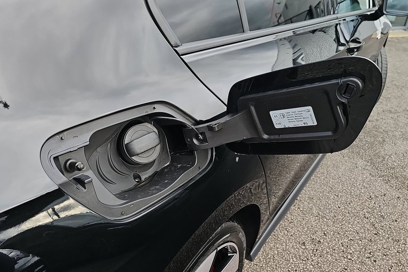 2026 Volkswagen Golf thumbnail 24