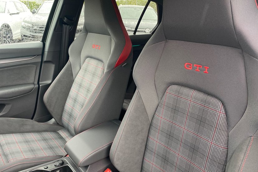 2026 Volkswagen Golf thumbnail 17
