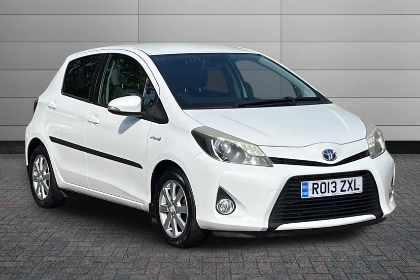 Toyota Yaris dealer public-web source image